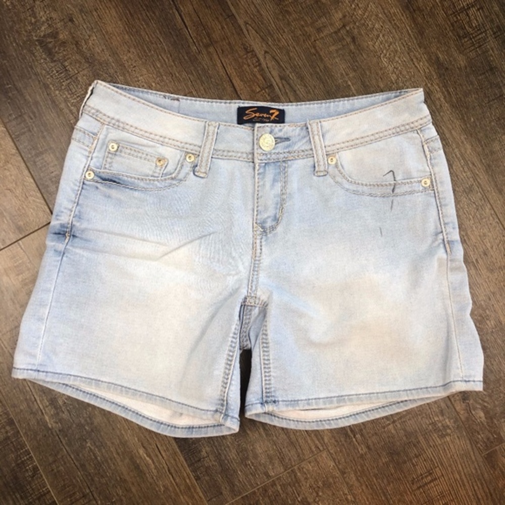 Seven 7 - Light Wash Jean Denim Shorts ((size 4))